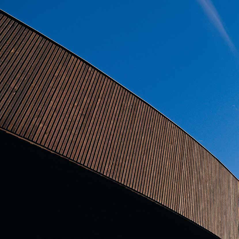 Copertura curva con rivestimento in legno